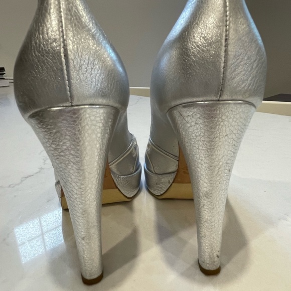 Vintage D&G Silver Leather Heels - Picture 4 of 9